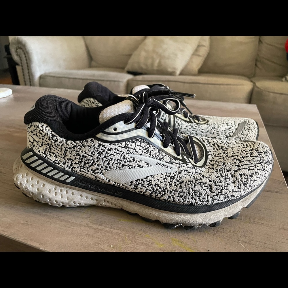 Women’s Brooks Adrenaline running shoes size 8.